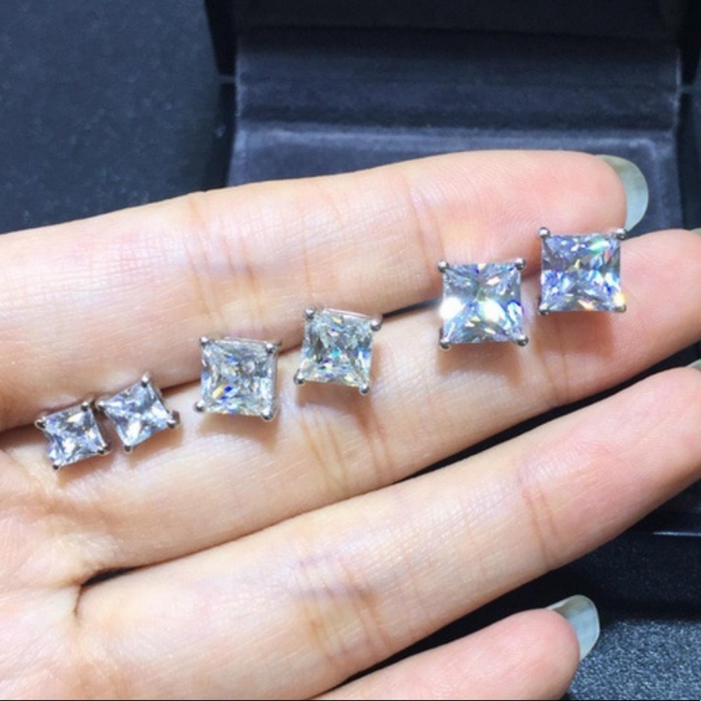 Cubic Zirconia ♡ Stud Earrings - Picture 3 of 8